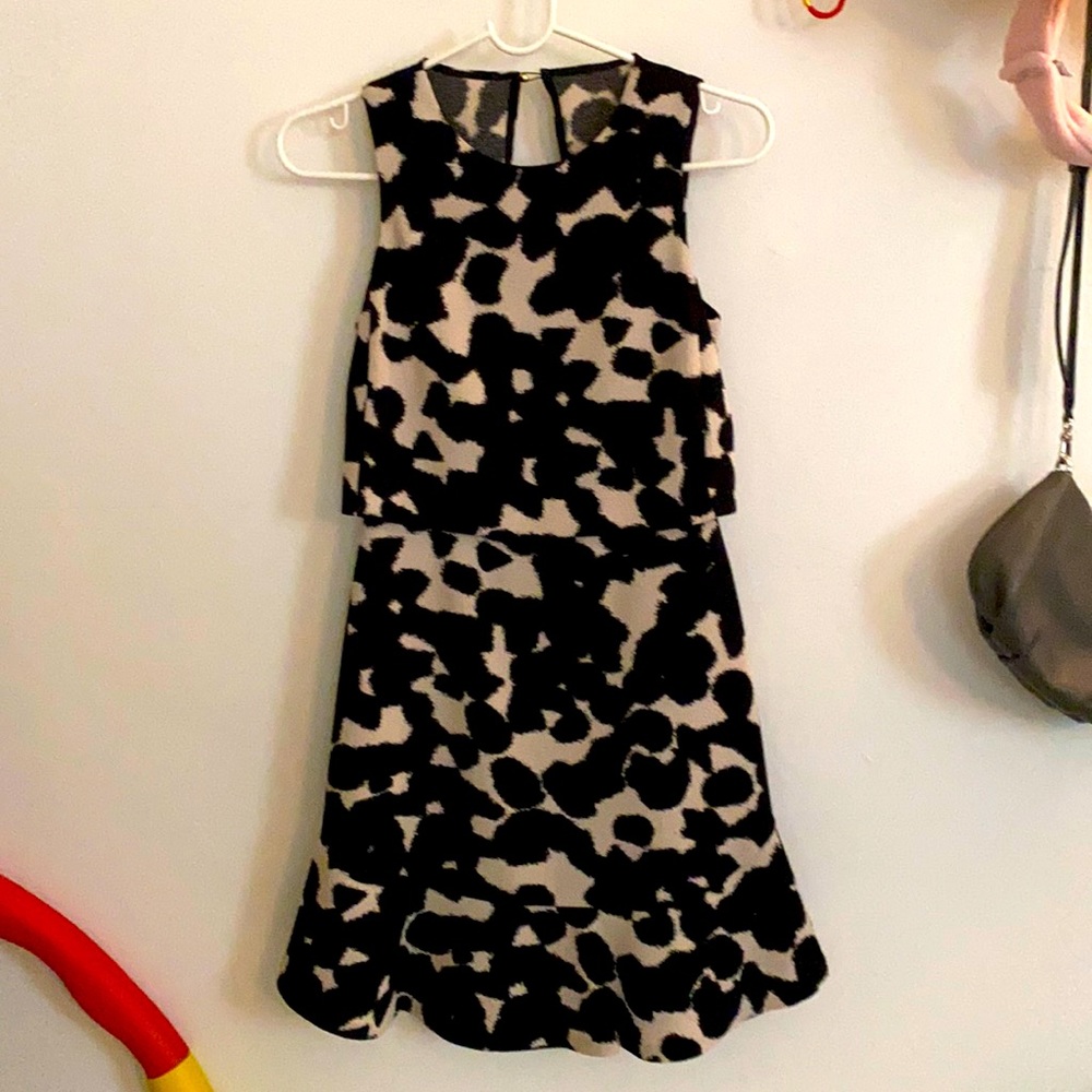 Cute banana republic dress for parties and going out.